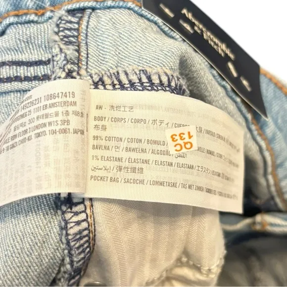 Abercrombie and Fitch NWT 5” lnseam High Rise Dad Jean Denim Shorts Size 31 / 12