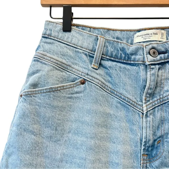 Abercrombie and Fitch NWT 5” lnseam High Rise Dad Jean Denim Shorts Size 31 / 12