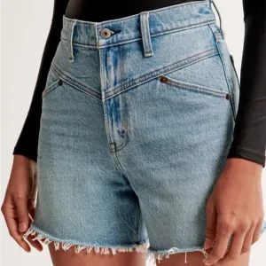 Abercrombie and Fitch NWT 5” lnseam High Rise Dad Jean Denim Shorts Size 31 / 12