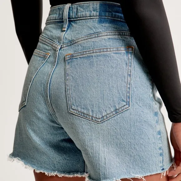 Abercrombie and Fitch NWT 5” lnseam High Rise Dad Jean Denim Shorts Size 31 / 12