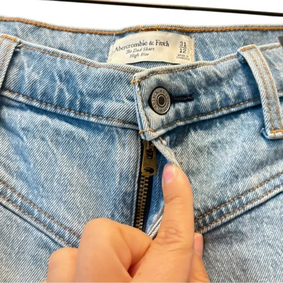 Abercrombie and Fitch NWT 5” lnseam High Rise Dad Jean Denim Shorts Size 31 / 12