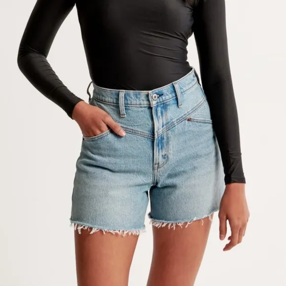Abercrombie and Fitch NWT 5” lnseam High Rise Dad Jean Denim Shorts Size 31 / 12