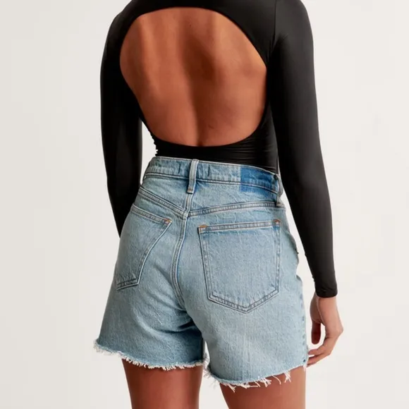 Abercrombie and Fitch NWT 5” lnseam High Rise Dad Jean Denim Shorts Size 31 / 12
