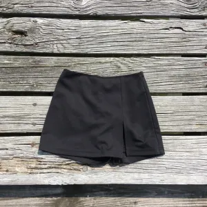 Black skort skirt shorts L large