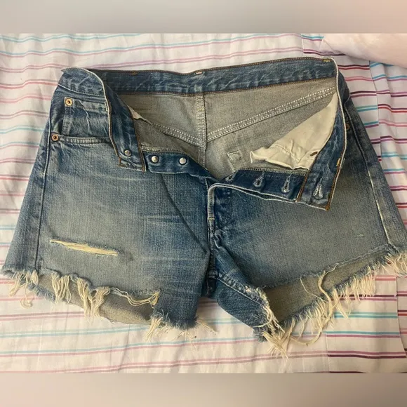 Distressed 501 Levi shorts