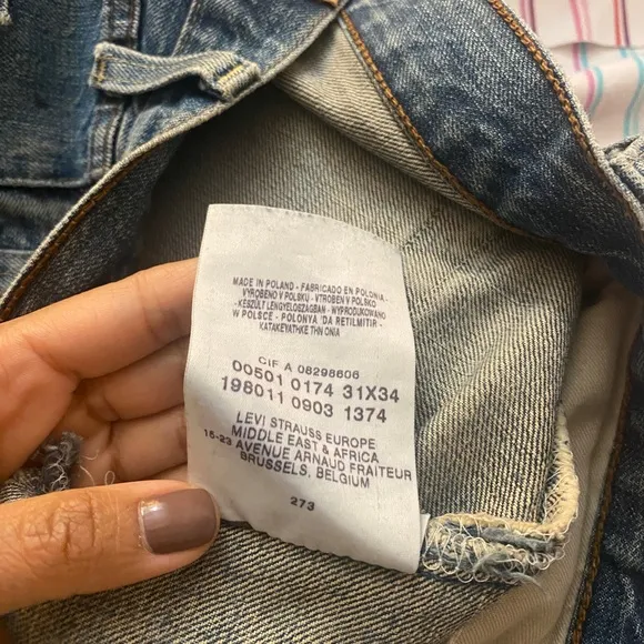 Distressed 501 Levi shorts