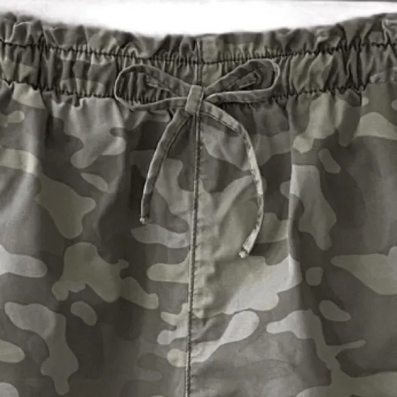 Drawstring Waist Camo Shorts Khaki Olive Camouflage American Eagle Size Medium