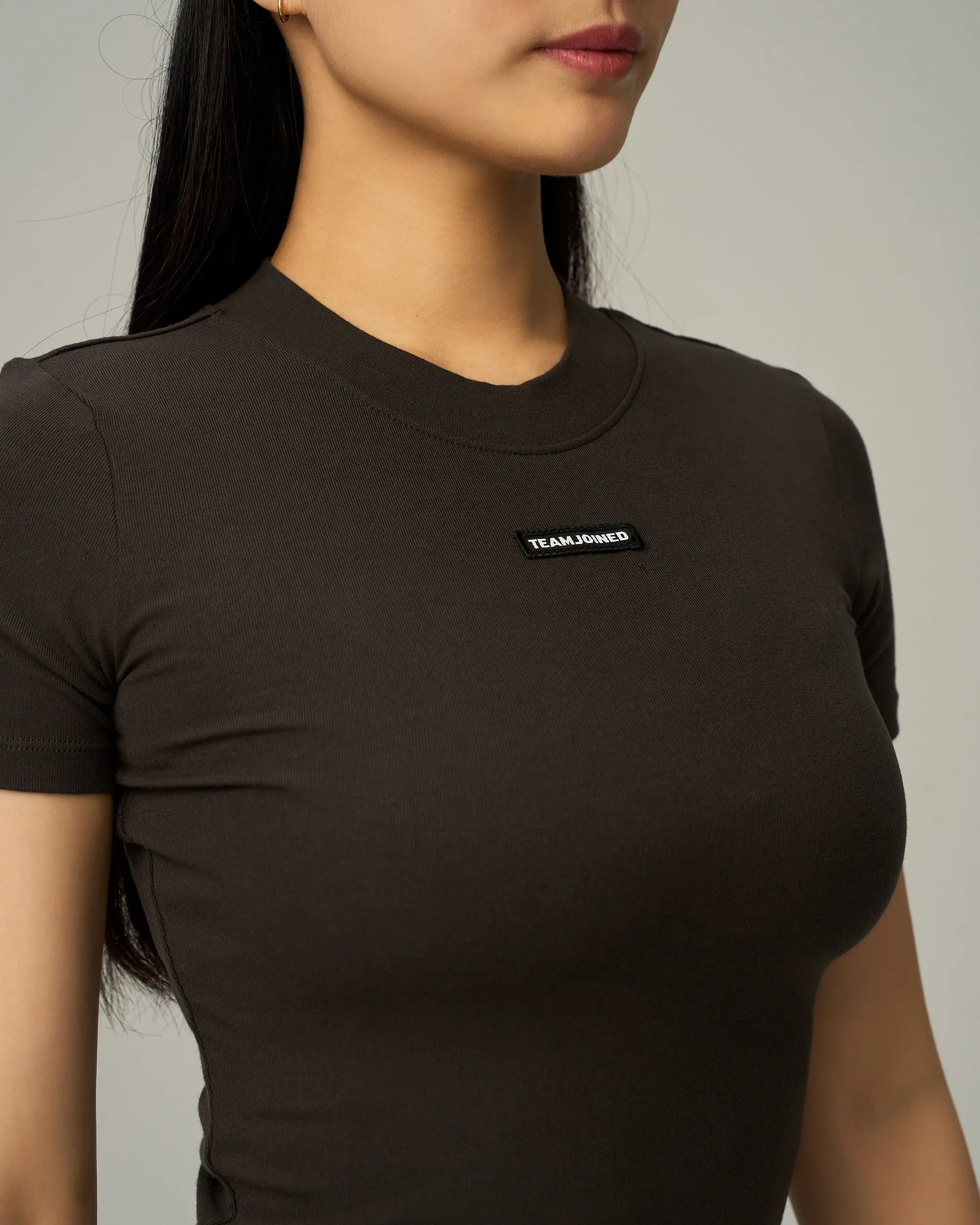 Everyday Label Mock Neck Crop Top