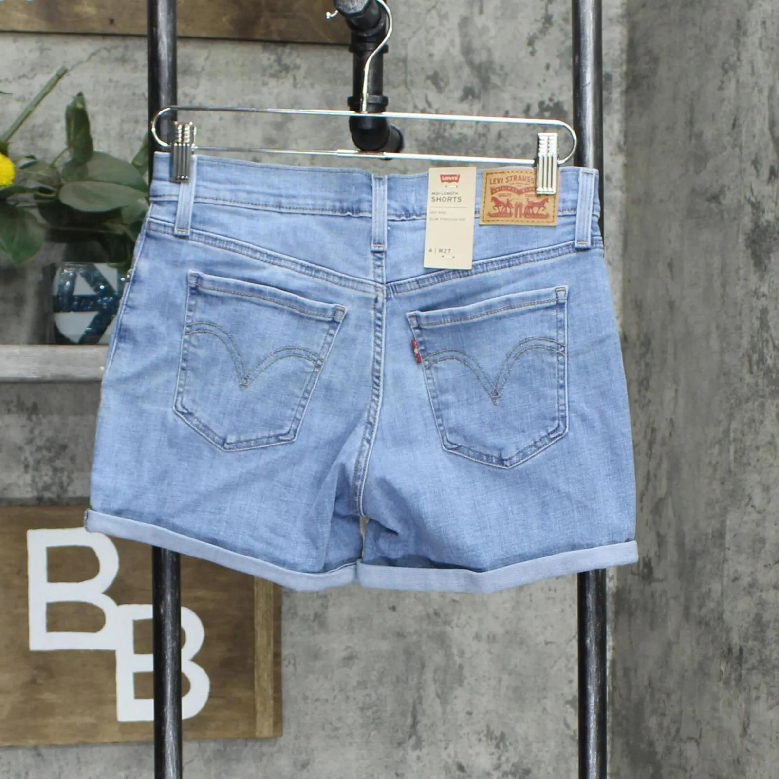 Levi s Levi's Women's Mid-Rise Jean Shorts 299650054