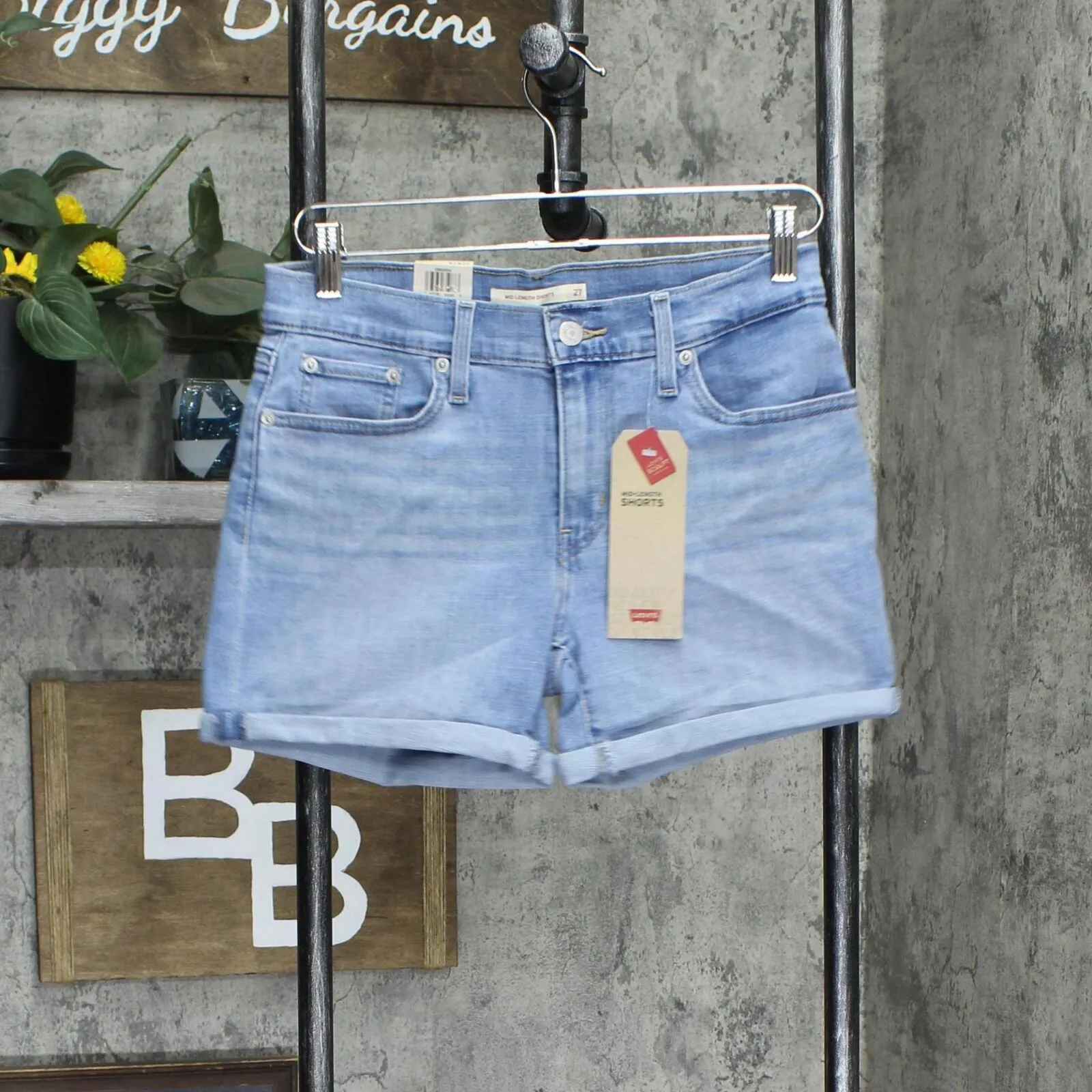 Levi s Levi's Women's Mid-Rise Jean Shorts 299650054