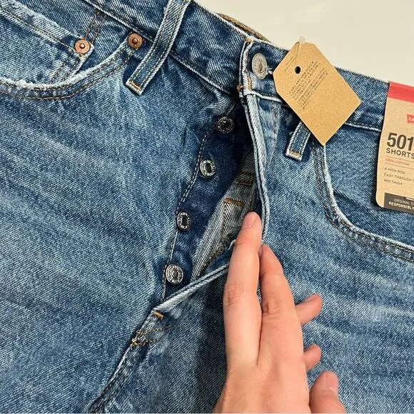 Levis 501 Women Mid Thigh Button Fly High Rise NWT sz 30