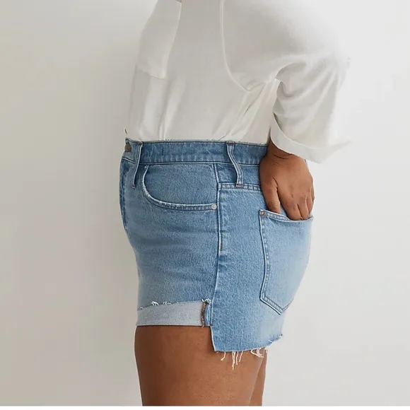 Madewell The Perfect Jean Short Side Slit Edition size 32