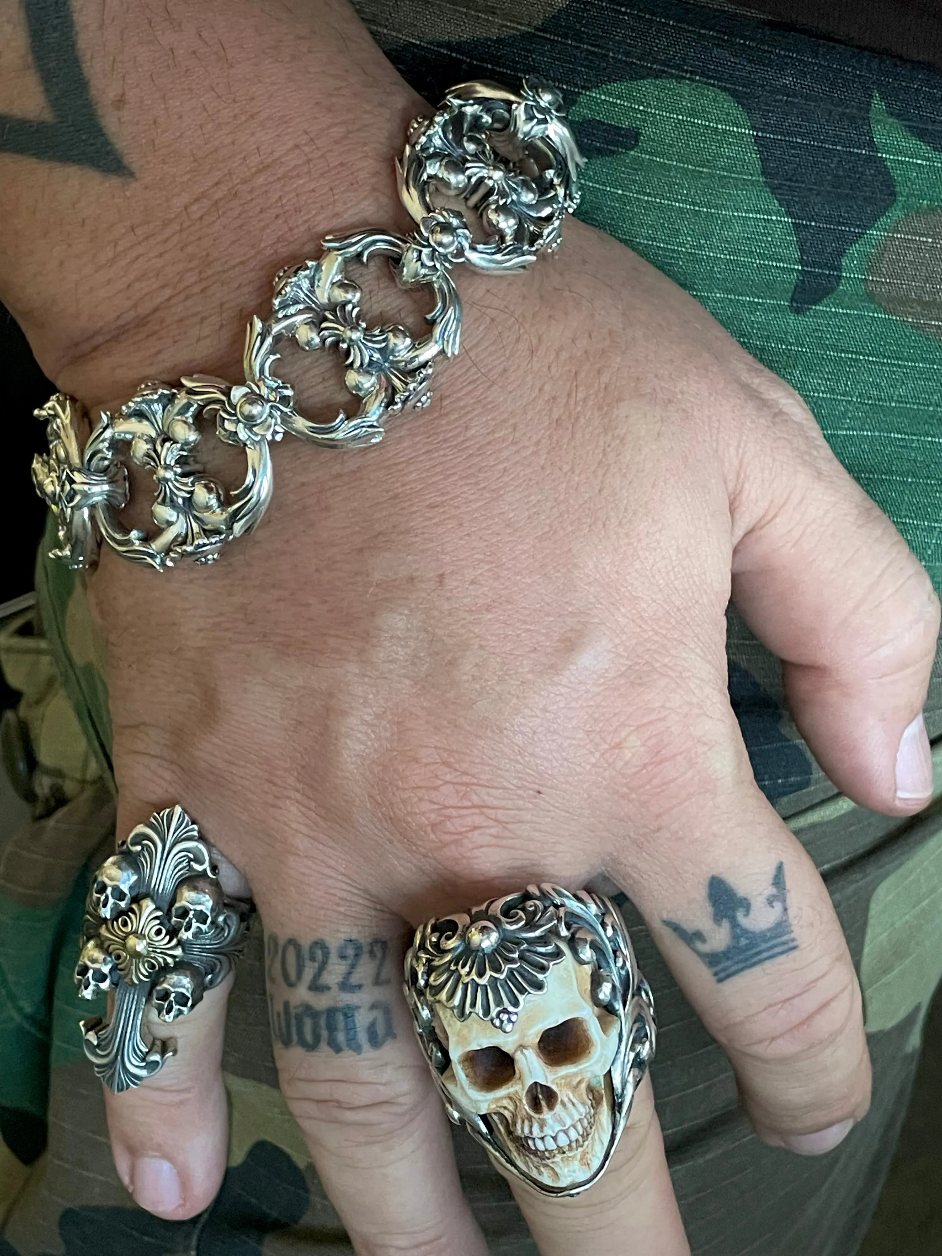 Mortis Ores Floral Ornament Bracelet