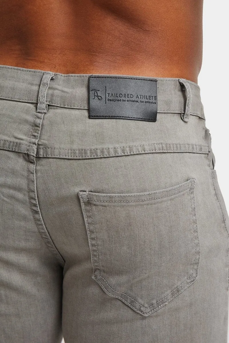 Muscle Fit Jeans in Light Grey