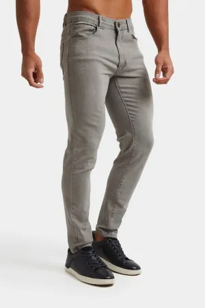 Muscle Fit Jeans in Light Grey