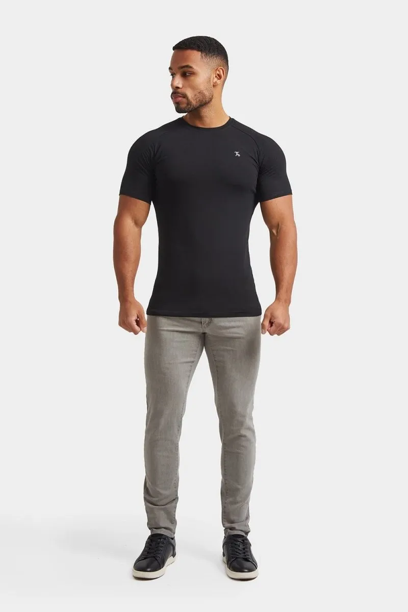 Muscle Fit Jeans in Light Grey