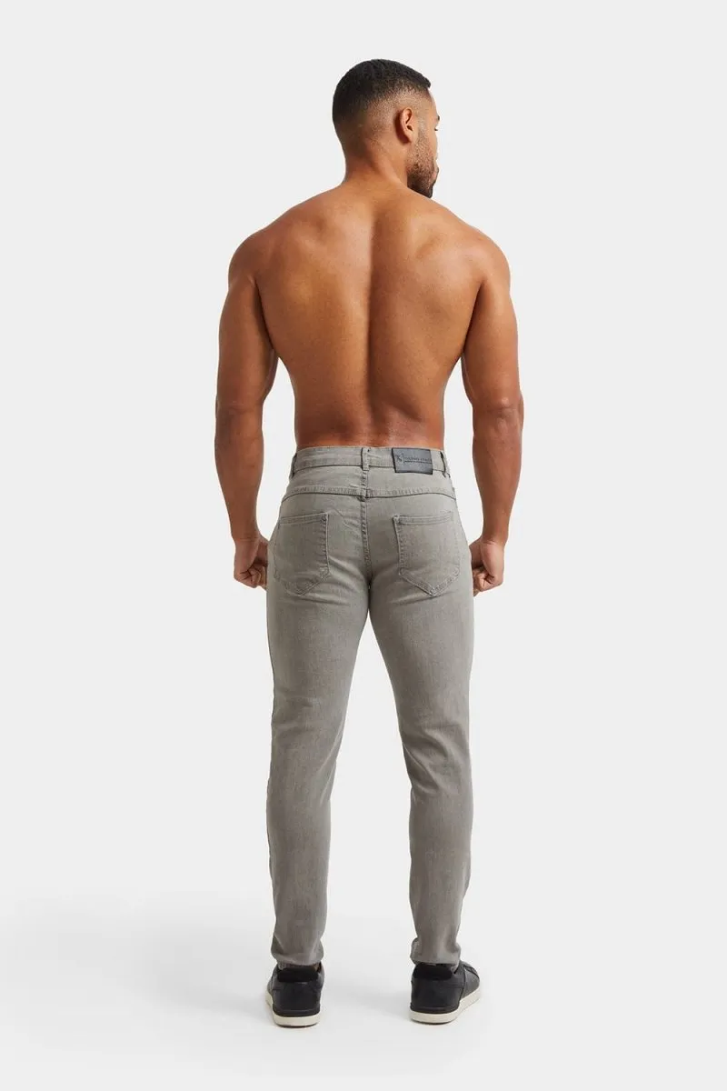 Muscle Fit Jeans in Light Grey