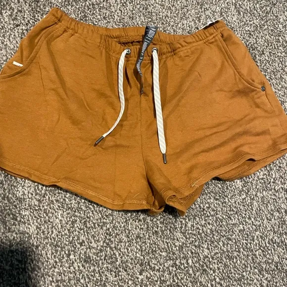 New Vuori Sunnyside Cotton Shorts/ Small/Tumeric