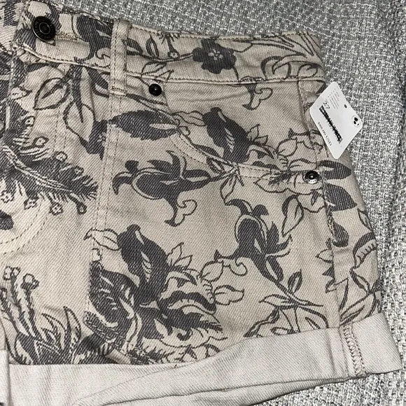 NWT Free People Beginners Luck Floral Denim Shorts Z536