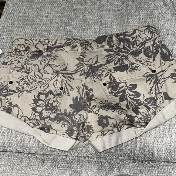 NWT Free People Beginners Luck Floral Denim Shorts Z536