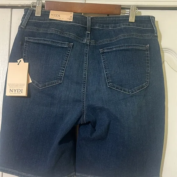 NYDJ Ella short with side seam Crockett