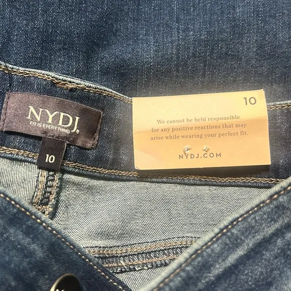 NYDJ Ella short with side seam Crockett