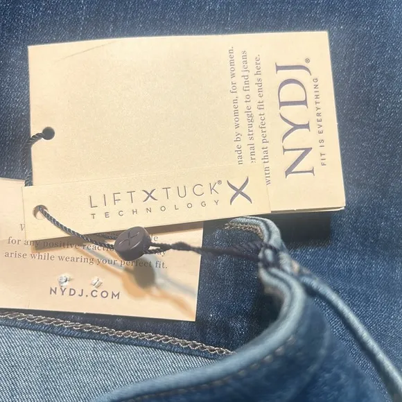 NYDJ Ella short with side seam Crockett