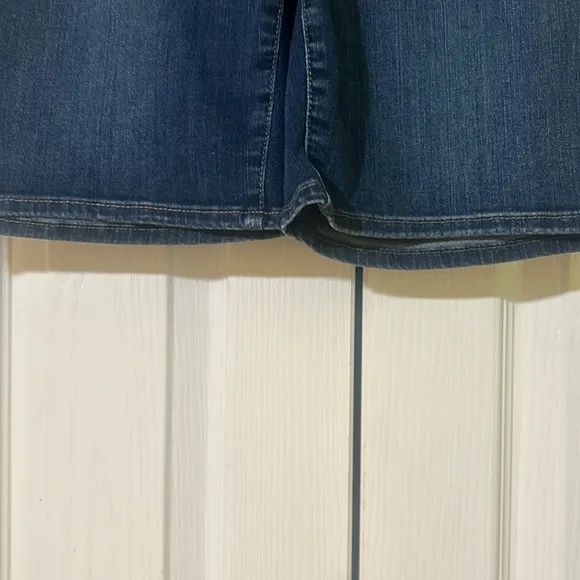 NYDJ Ella short with side seam Crockett