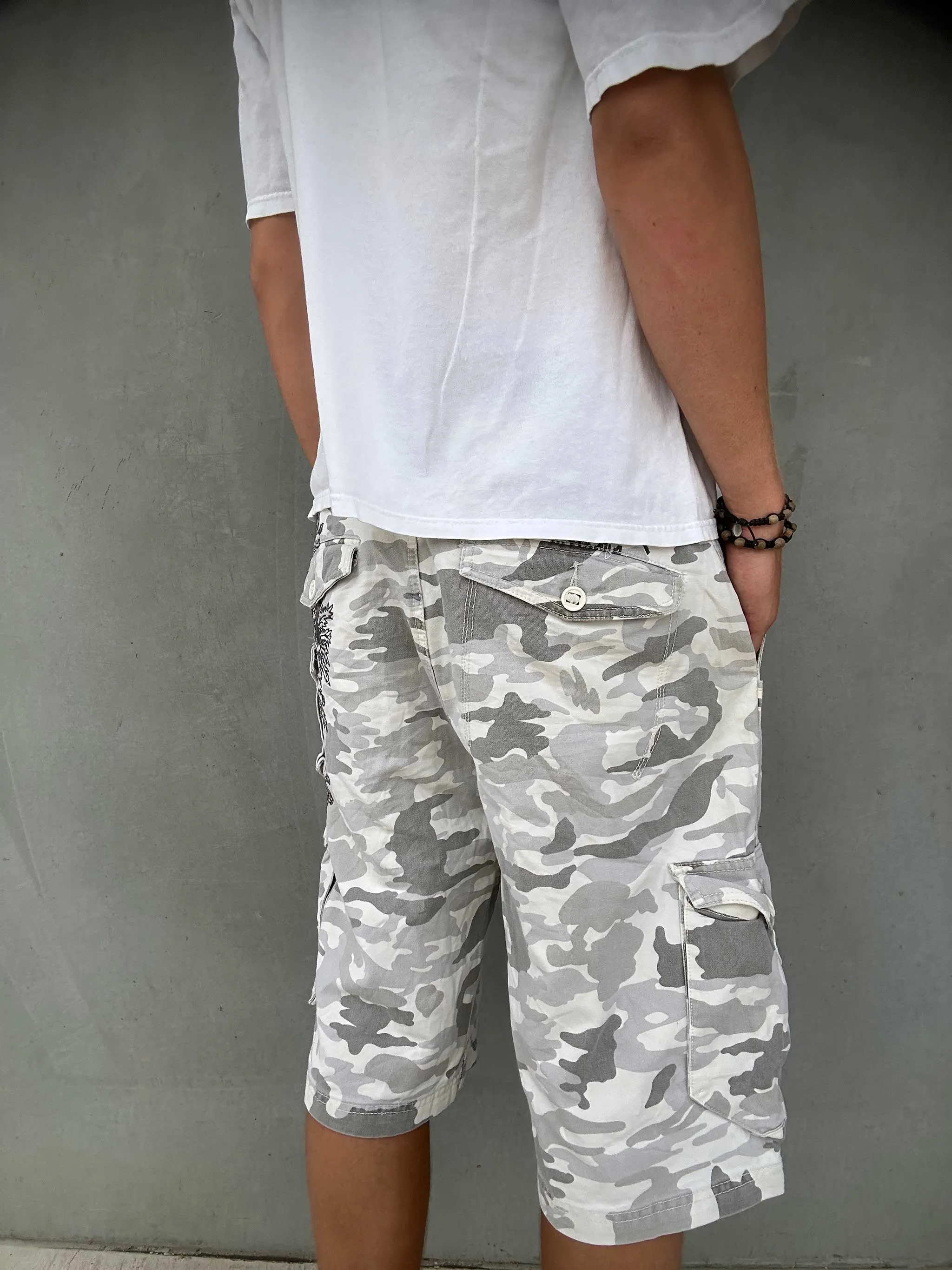 QUIKSILVER CAMO SHORTS 34