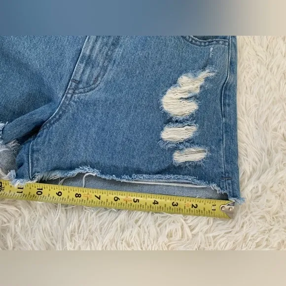 Show Me Your MuMu denim shots jeans  Arizona High waisted shorts size 25