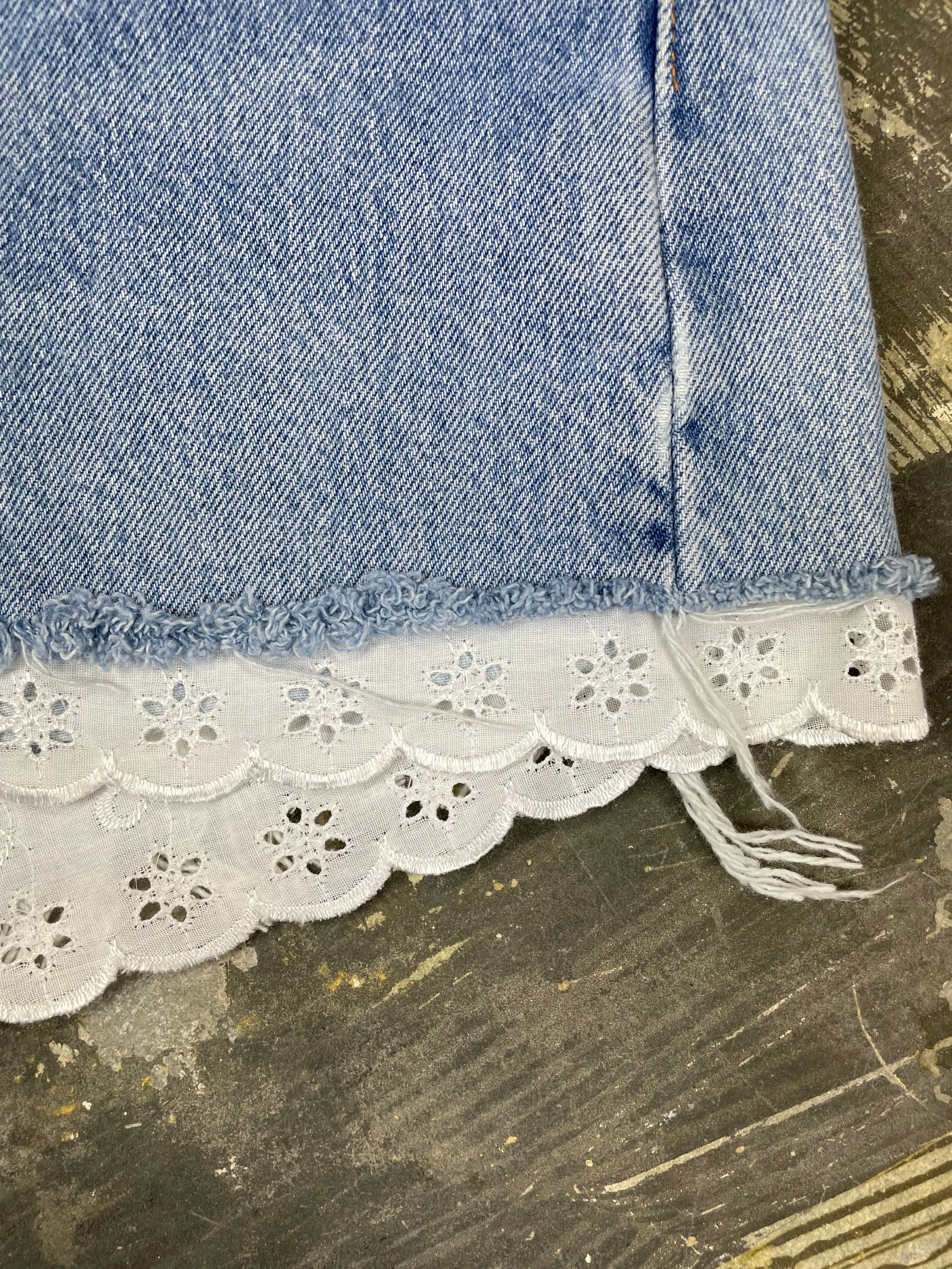 Vintage Levi 501 Lace Trim Cutoff Shorts (JYJ0524-245)