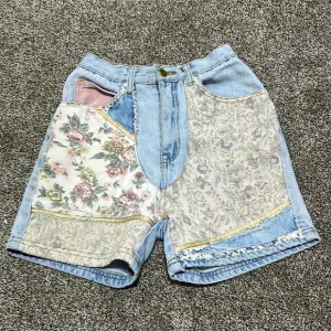 Vintage quilted patchwork denim jean shorts Zip Code high waist size 3/4