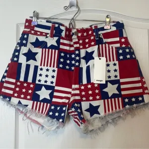 Wrangler Modern Denim Reworked Shorts In Independence 31